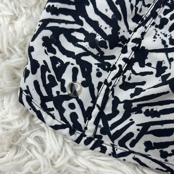 Lululemon Tracker Shorts - Picture 4 of 6